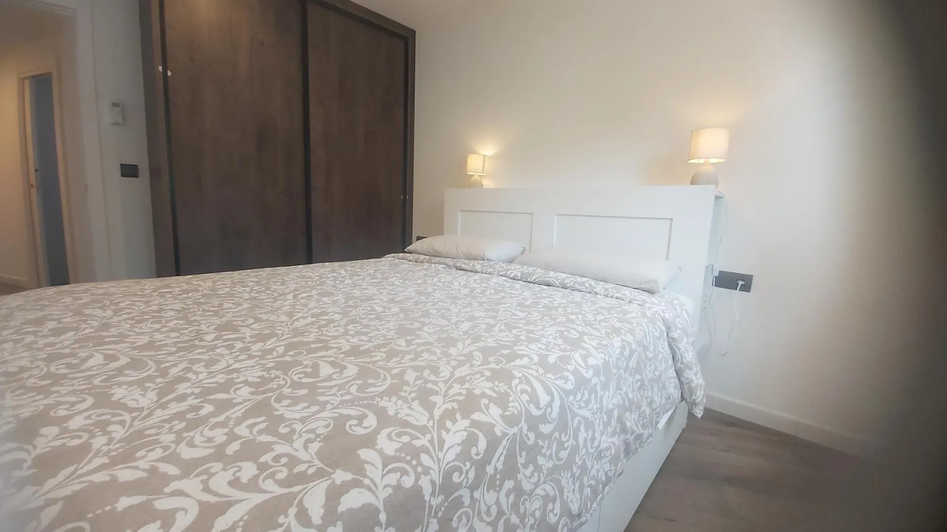 Del Parque Flats Playamar Beach Торремолинос 0*,