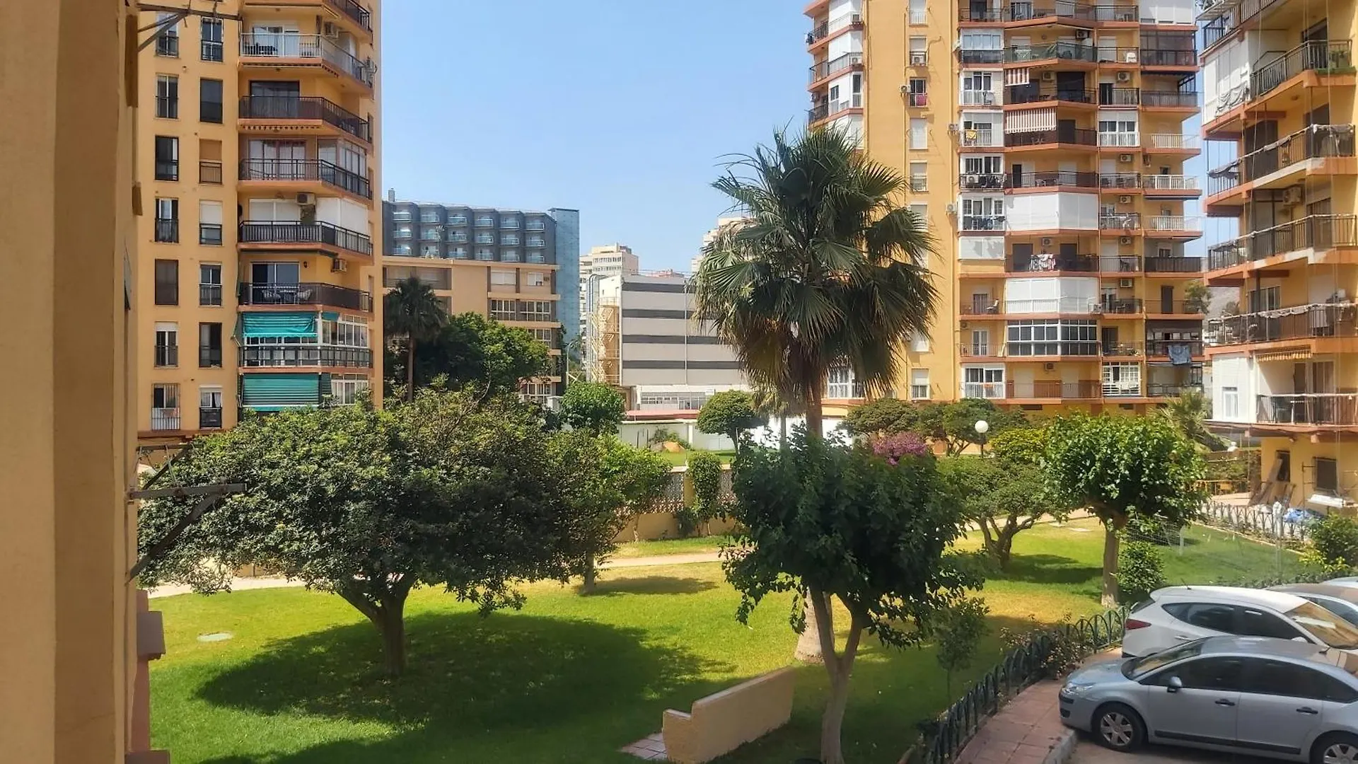 Del Parque Flats Playamar Beach Торремолинос